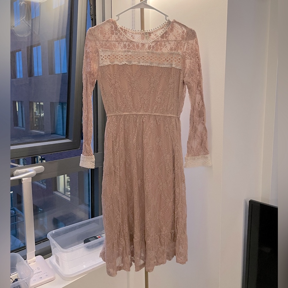 Pink lace dress / small / Korean dress / inner lined / mid-length